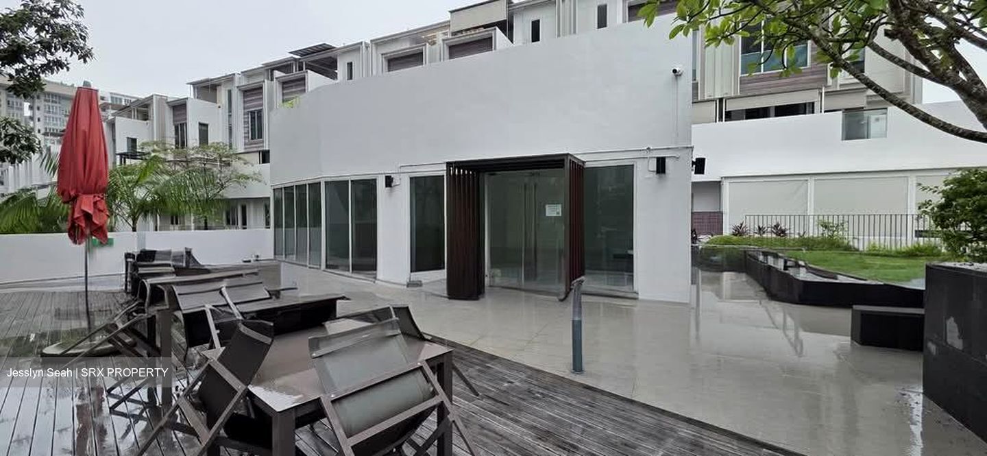 eCO (D16), Shop House #560777961